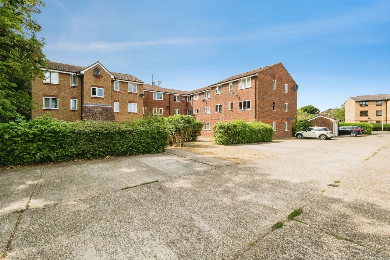 Latimer Drive, Hornchurch, RM12, photo 6