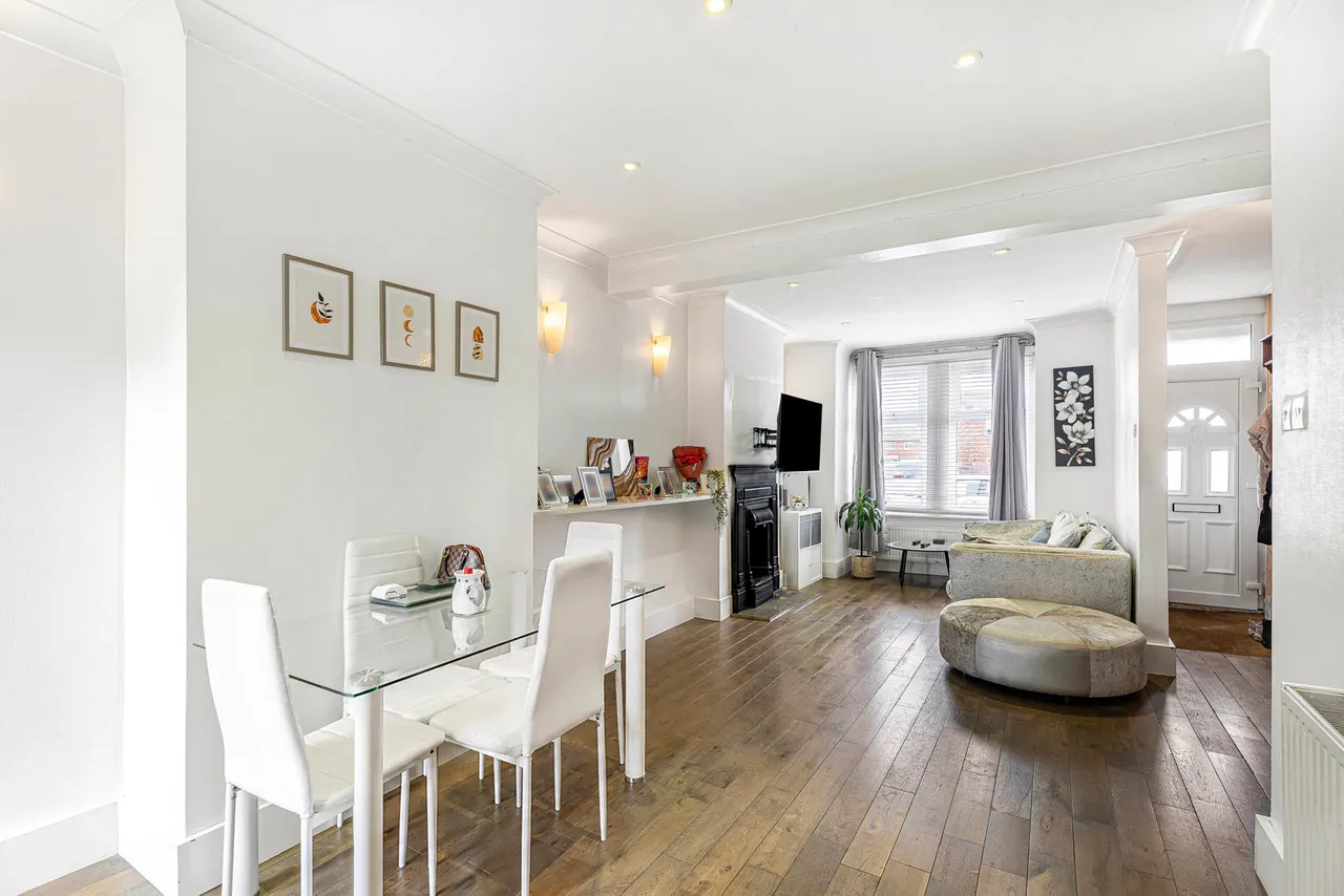 Windmill Road, Sunbury-on-Thames, TW16, photo 3