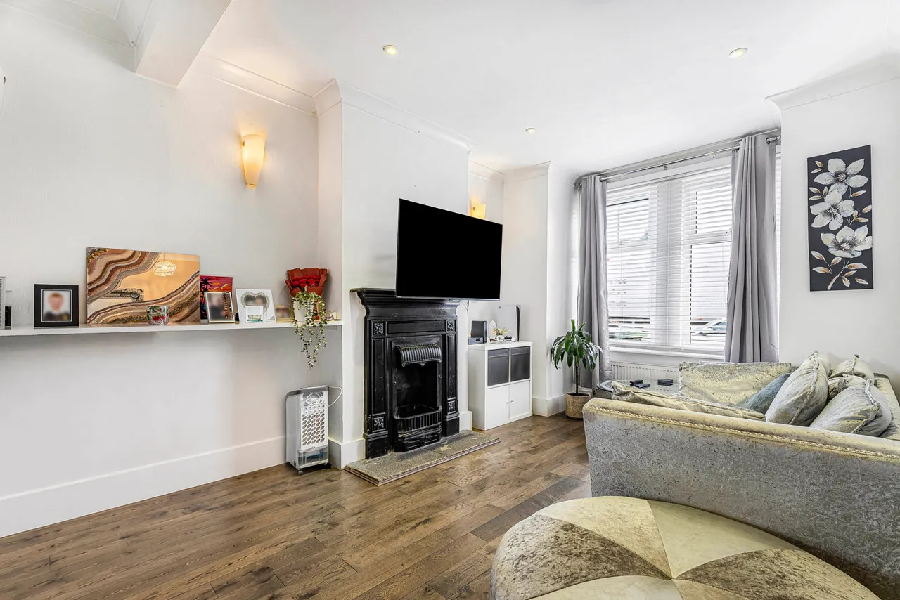 Windmill Road, Sunbury-on-Thames, TW16, photo 2
