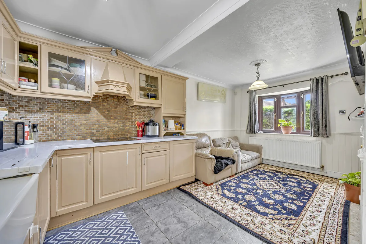 Bellhouse Road, Essex, Romford, RM7 0LT, photo 3