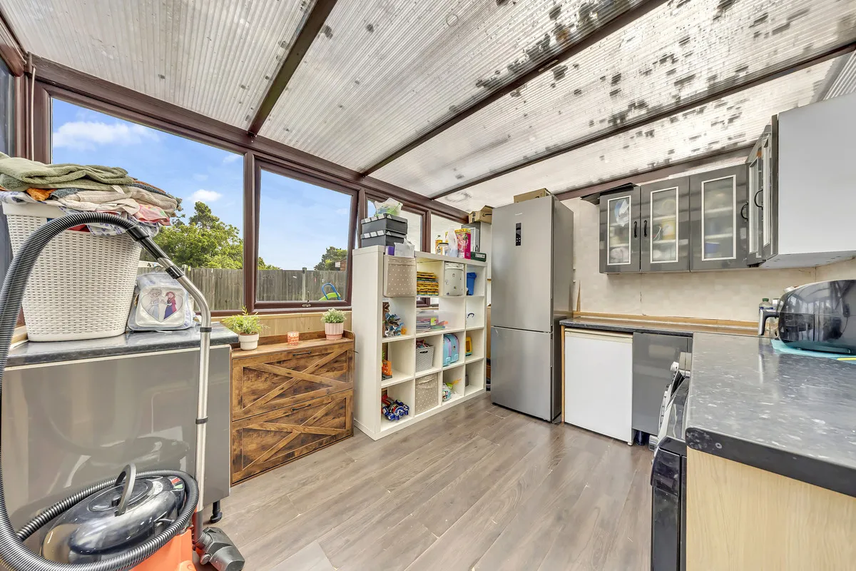 Bellhouse Road, Essex, Romford, RM7 0LT, photo 9