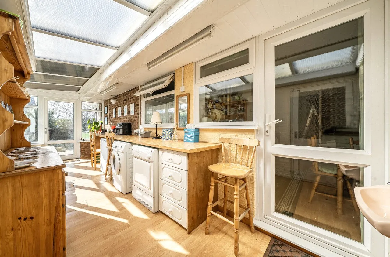 Lakeside Avenue, Llandrindod Wells, LD1, photo 11