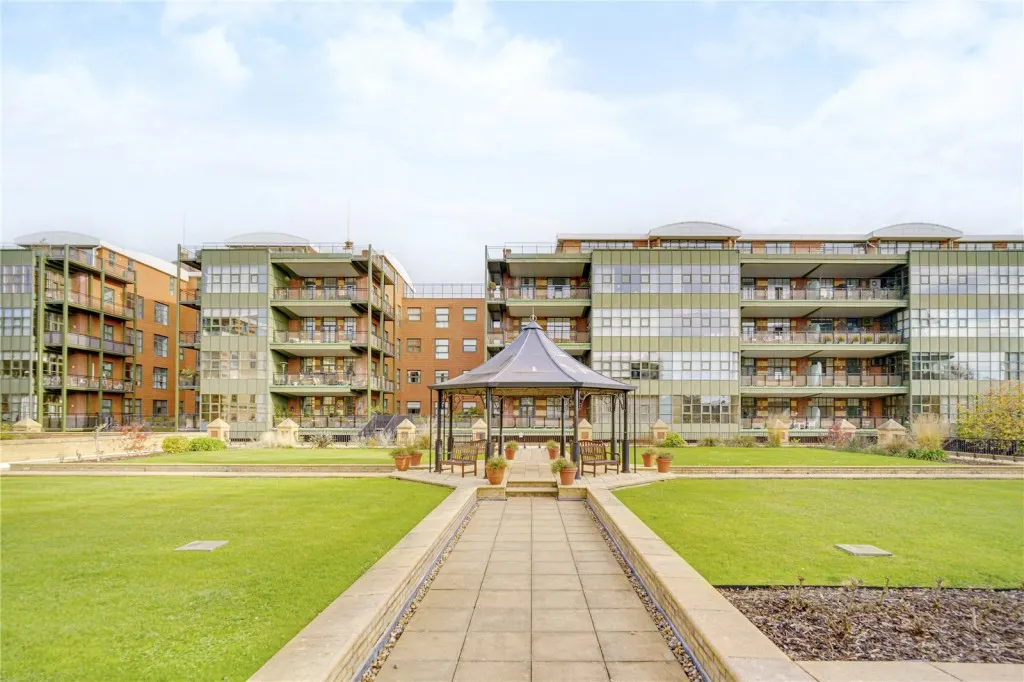 Brasenose Drive, London, photo 15