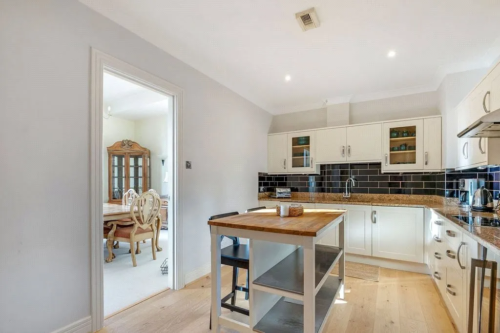 Brasenose Drive, London, photo 4