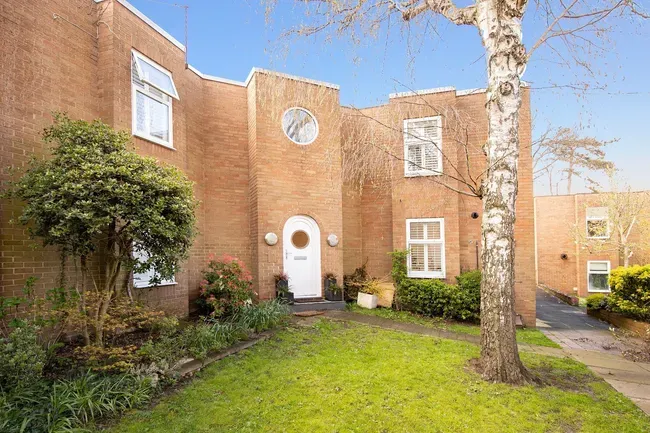 2 bed property for sale — Anworth Close, Woodford Green, IG8