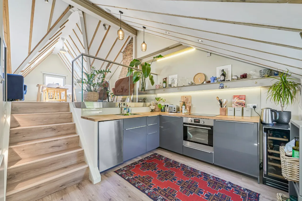 1 bed flat for sale, Helix Road, London, SW2