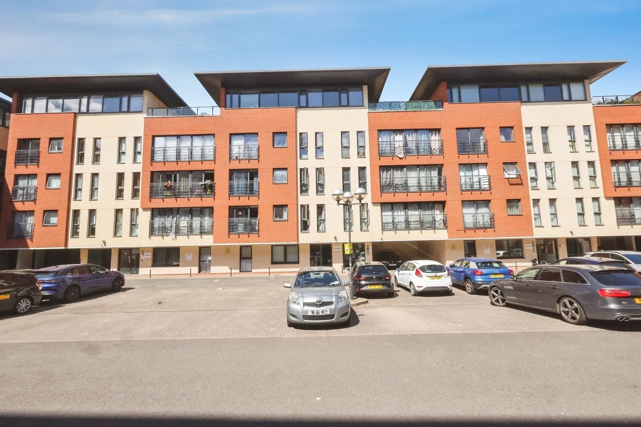 2 bed flat for sale — Rea Place, Birmingham