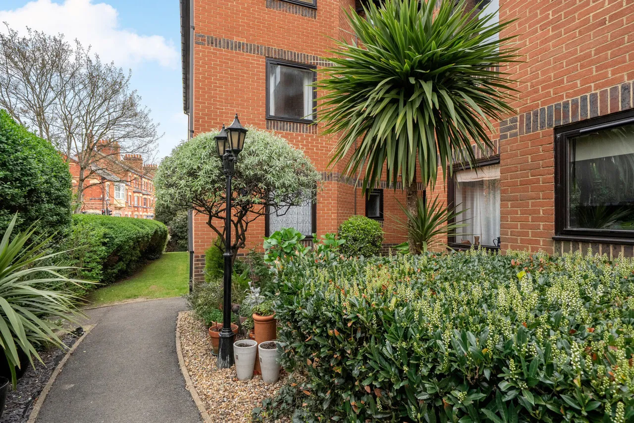 3 bed flat for sale, Victoria Court, Henley-on-Thames, RG9