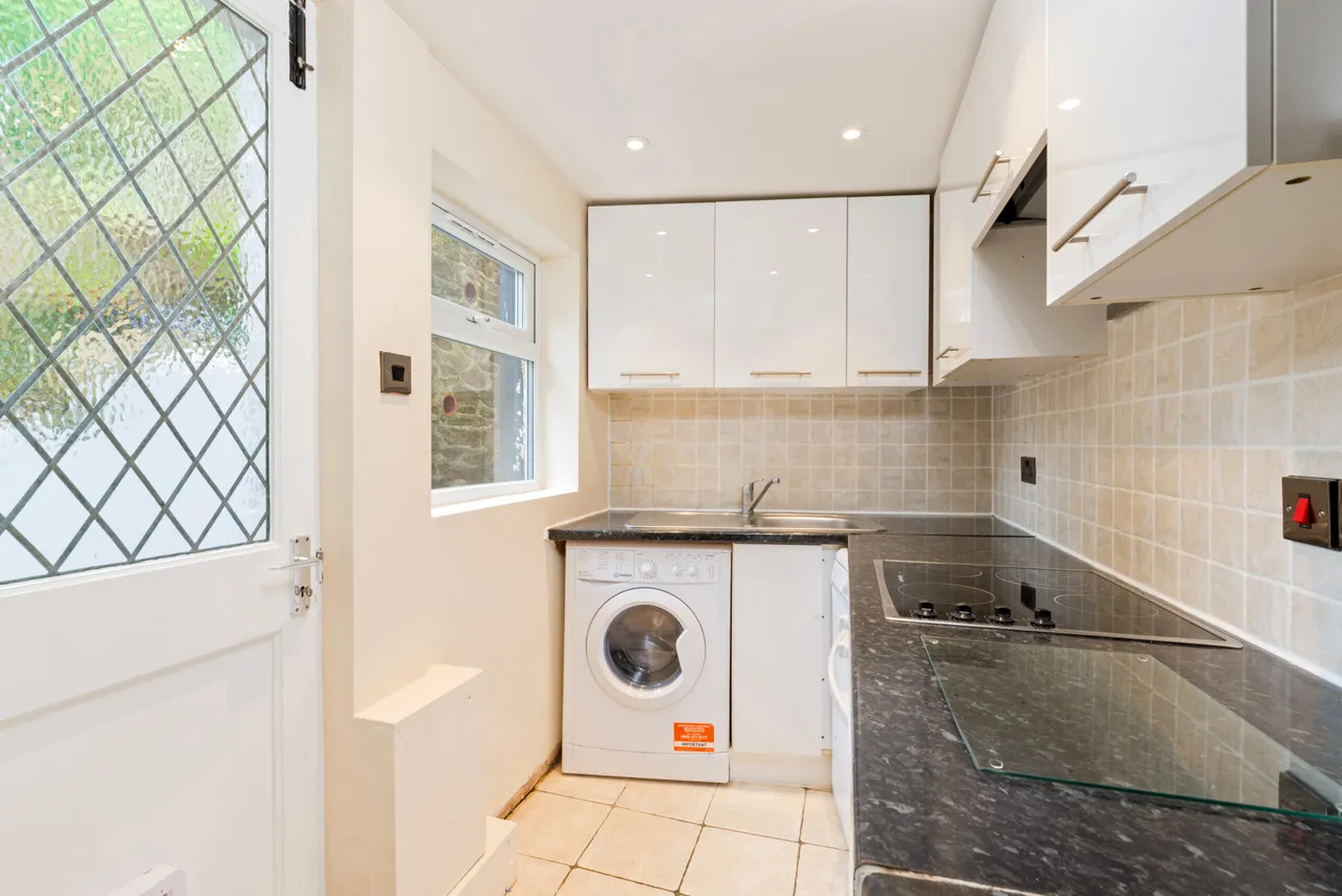 Latimer Road, Godalming, GU7, photo 6