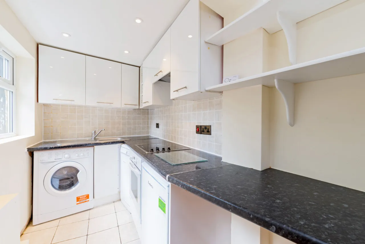Latimer Road, Godalming, GU7, photo 3