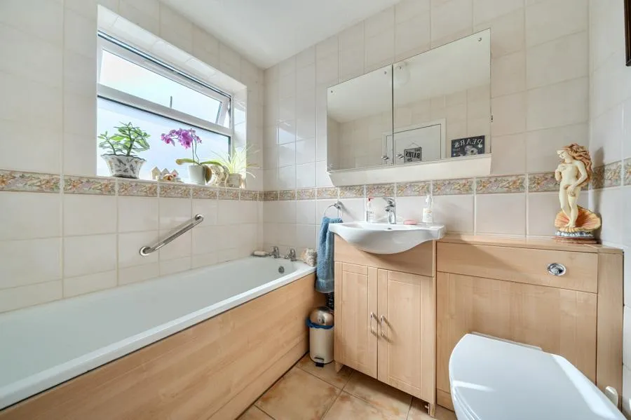 Dukes Close, Shabbington, HP18, photo 12
