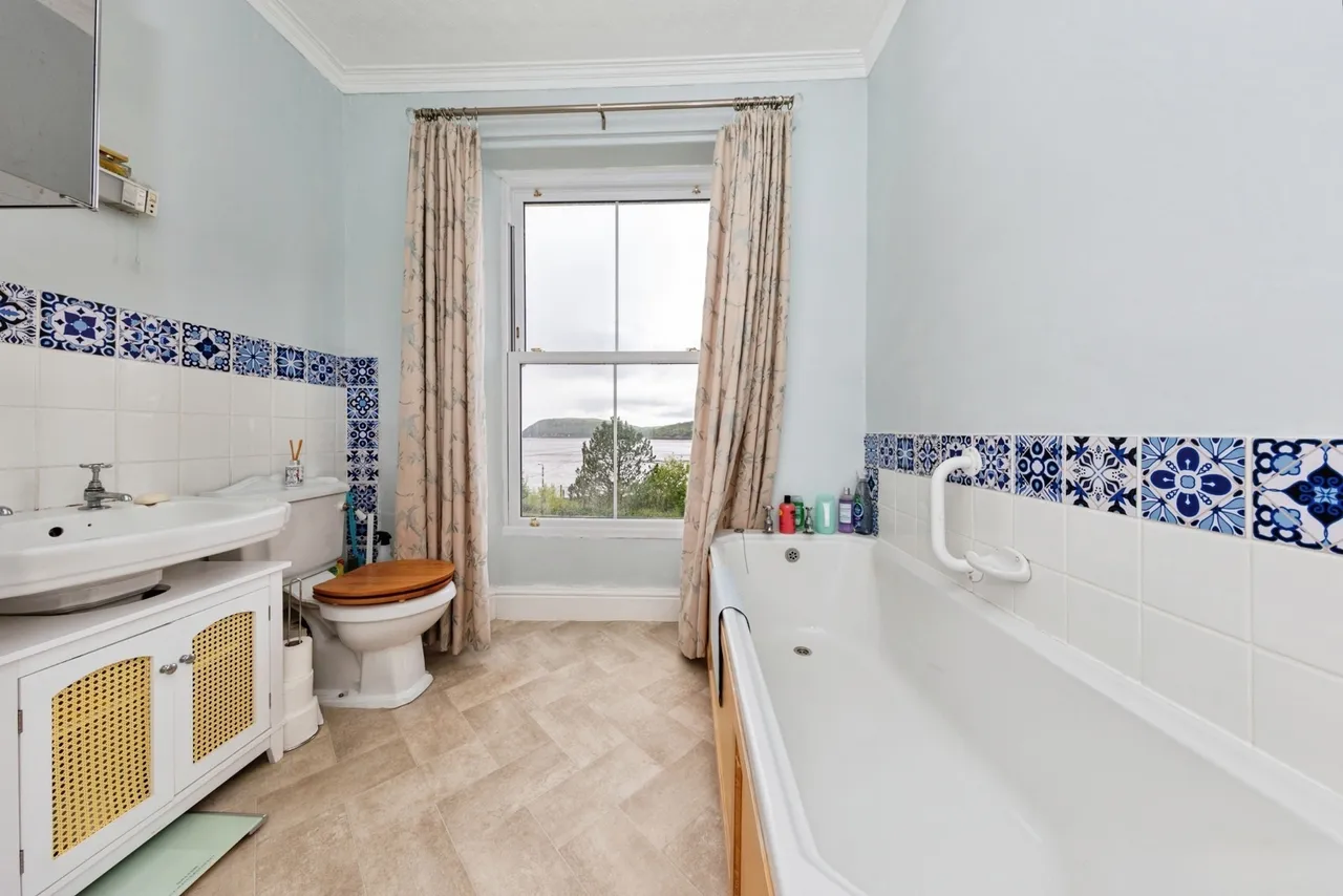 Ferryside, SA17, photo 25