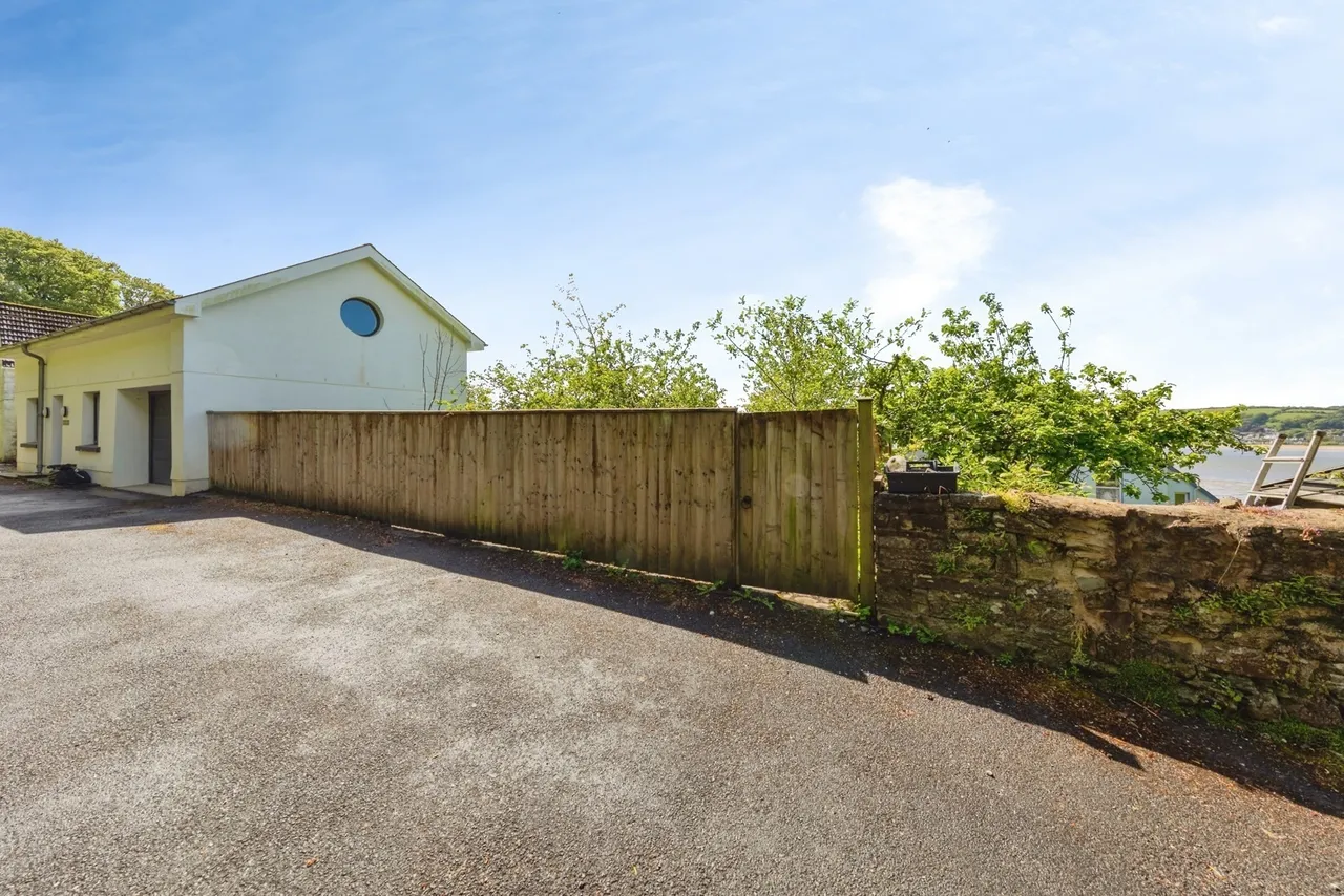 Ferryside, SA17, photo 26