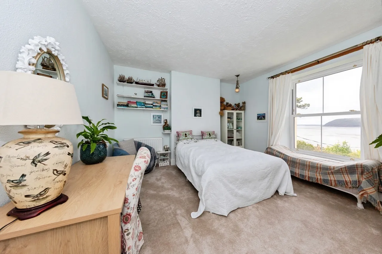 Ferryside, SA17, photo 23