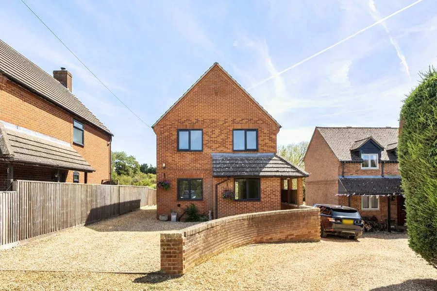 4 bed house for sale, Grendon Road, Edgcott, HP18