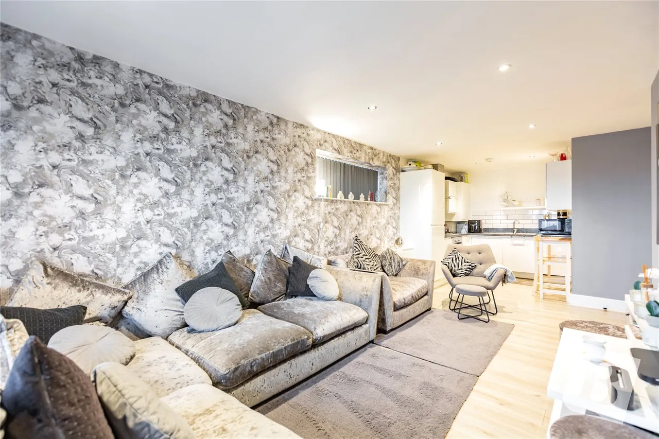 Carla Court, 80 Southend Arterial Road, Romford, RM2, photo 2