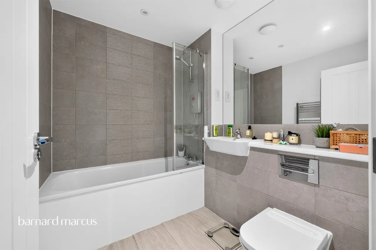 Tala Close, Surbiton, KT6, photo 10