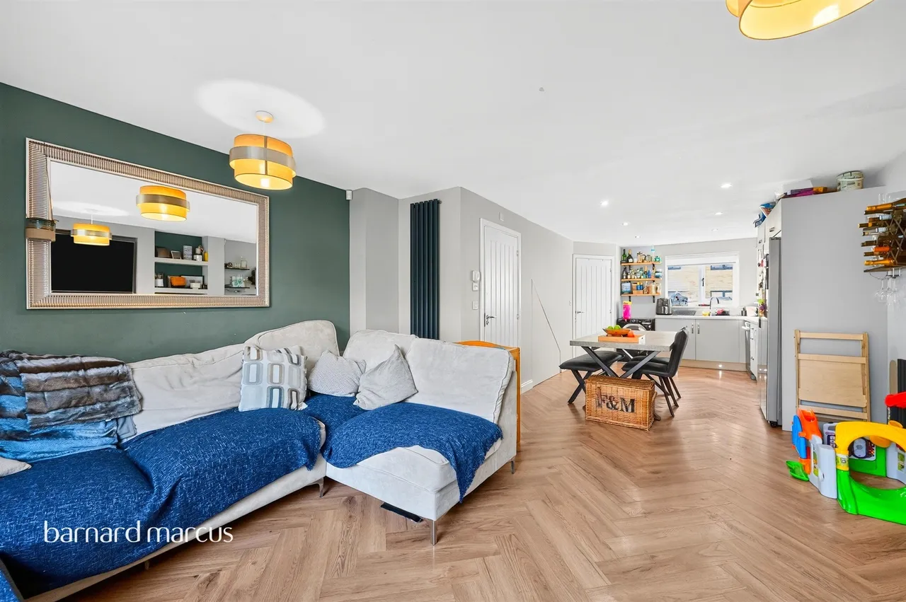 Tala Close, Surbiton, KT6, photo 2