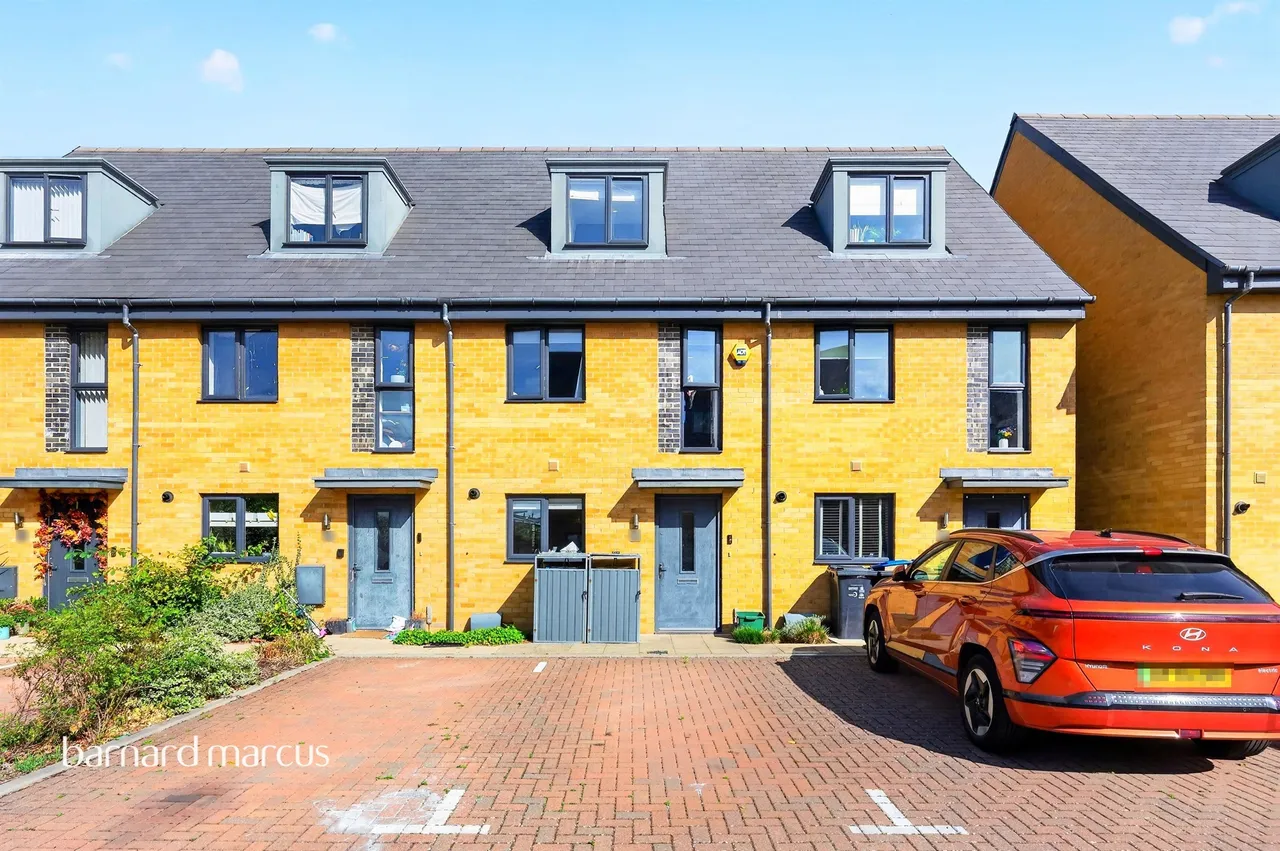 3 bed house for sale, Tala Close, Surbiton, KT6