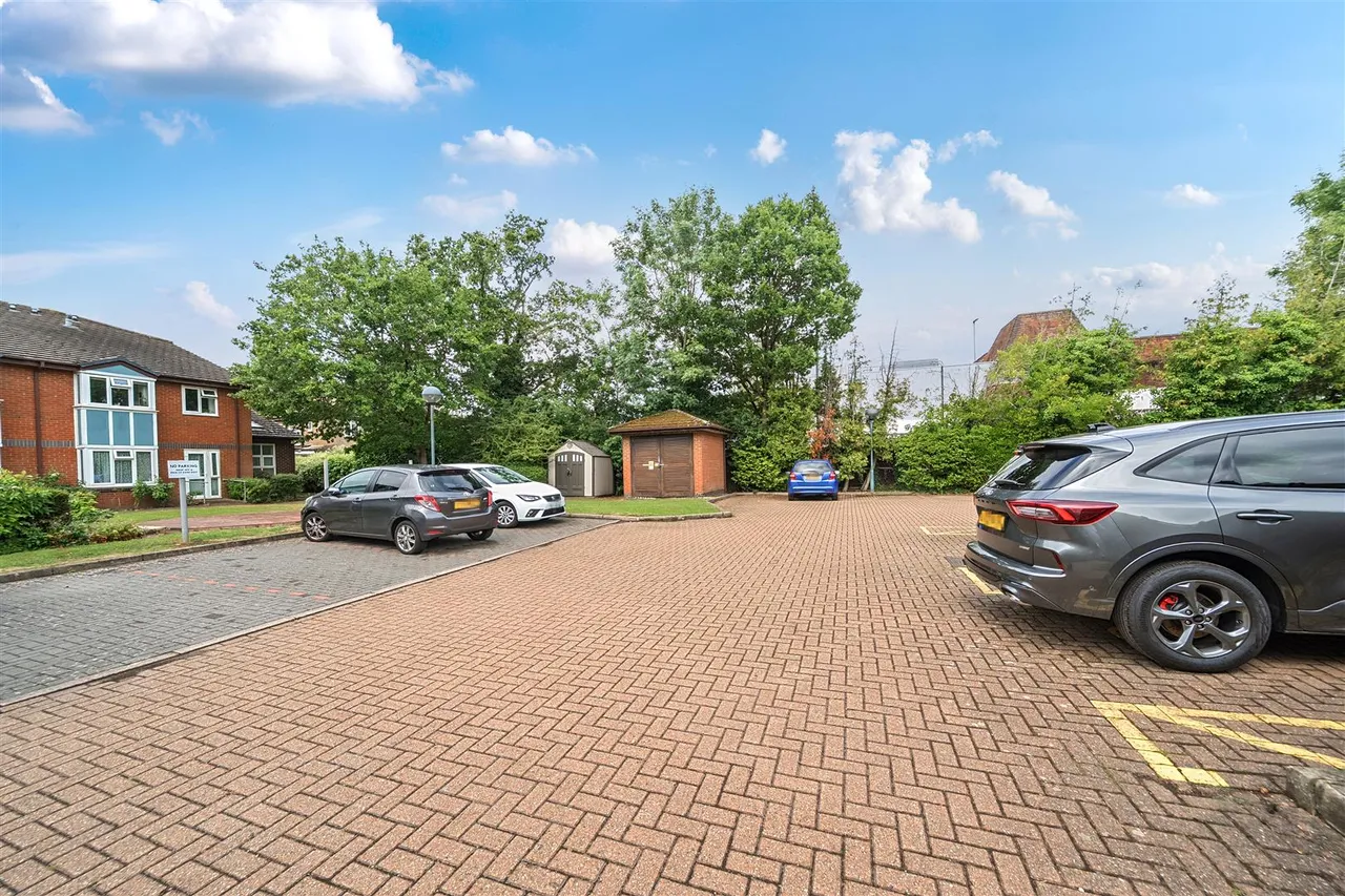 Furzehill Road, Borehamwood, WD6, photo 14
