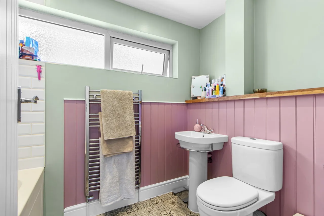 Holtye Road, East Grinstead, RH19, photo 9