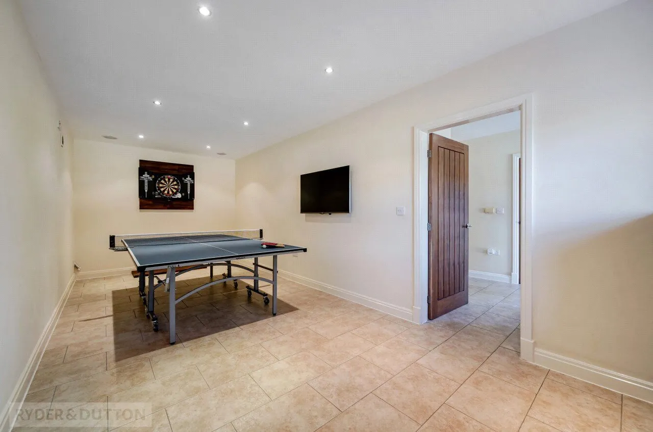 Low Crompton Road, Royton, OL2, photo 14