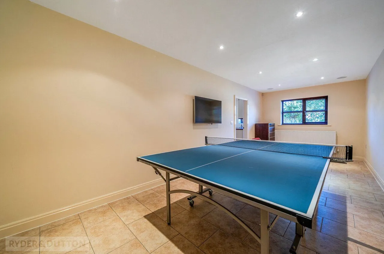 Low Crompton Road, Royton, OL2, photo 15