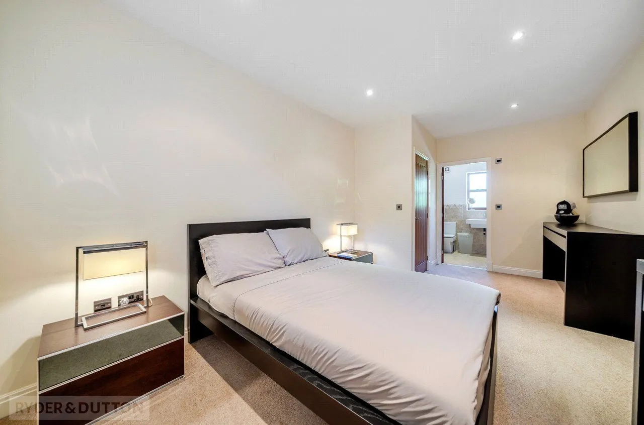 Low Crompton Road, Royton, OL2, photo 19