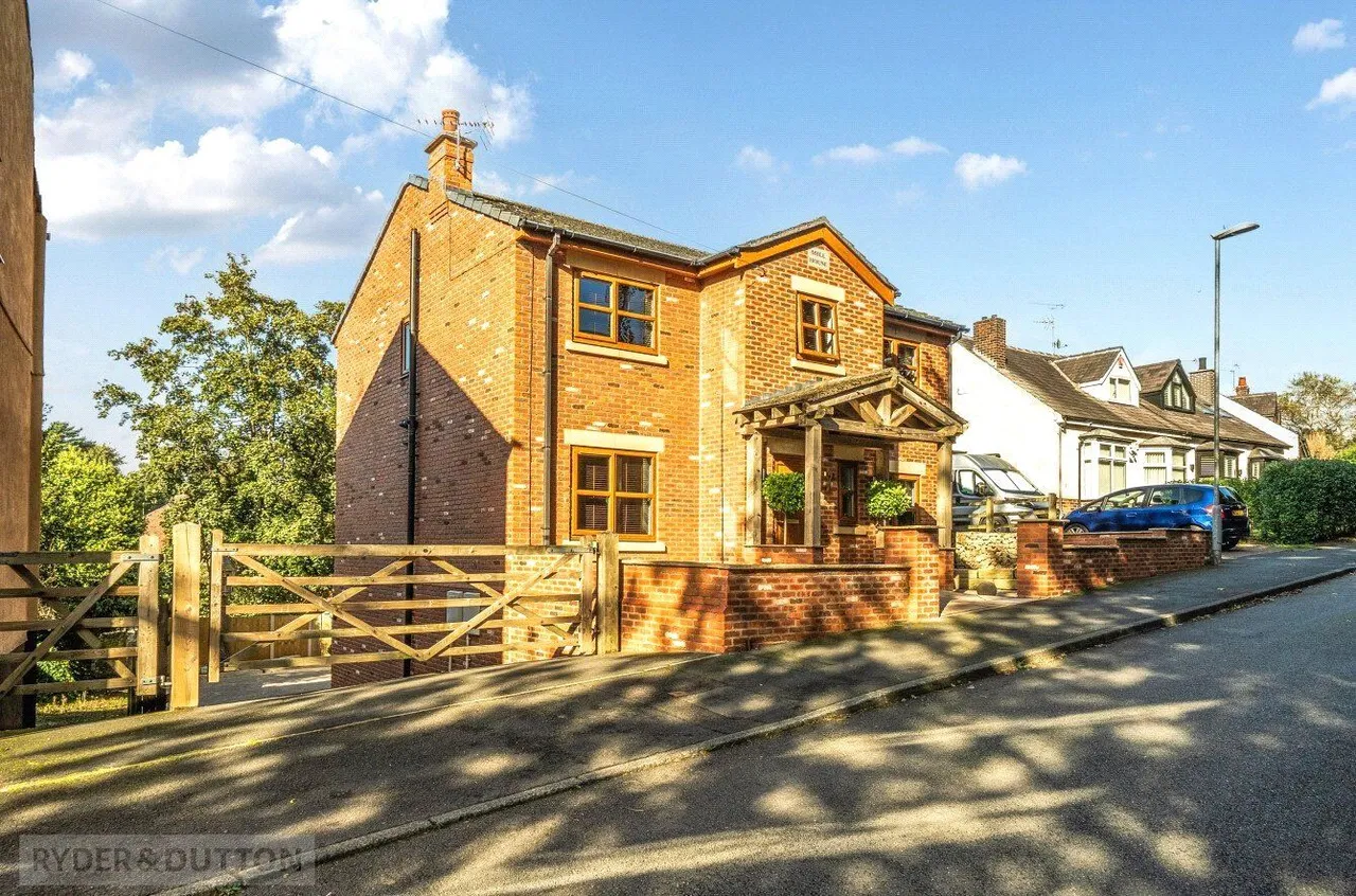 Low Crompton Road, Royton, OL2, photo 27