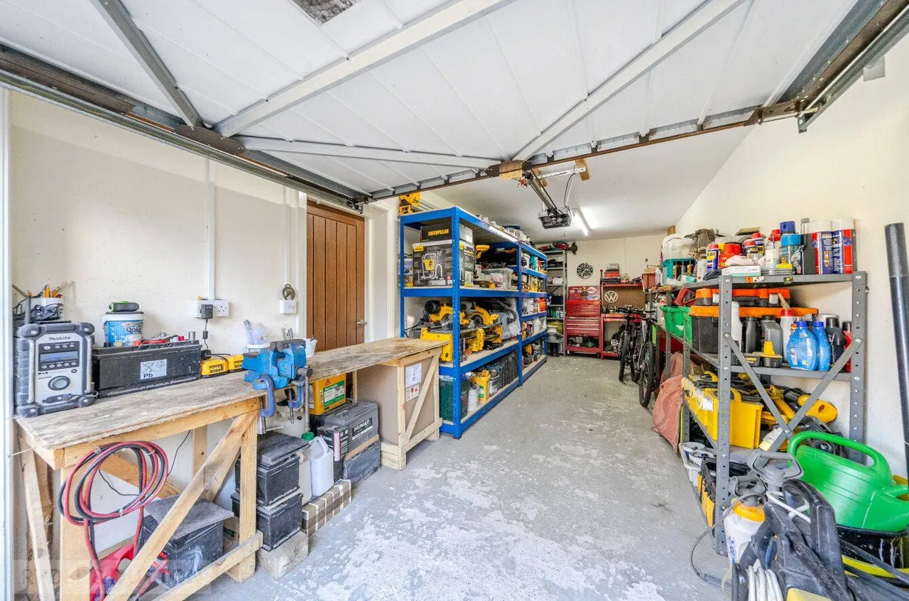 Low Crompton Road, Royton, OL2, photo 16