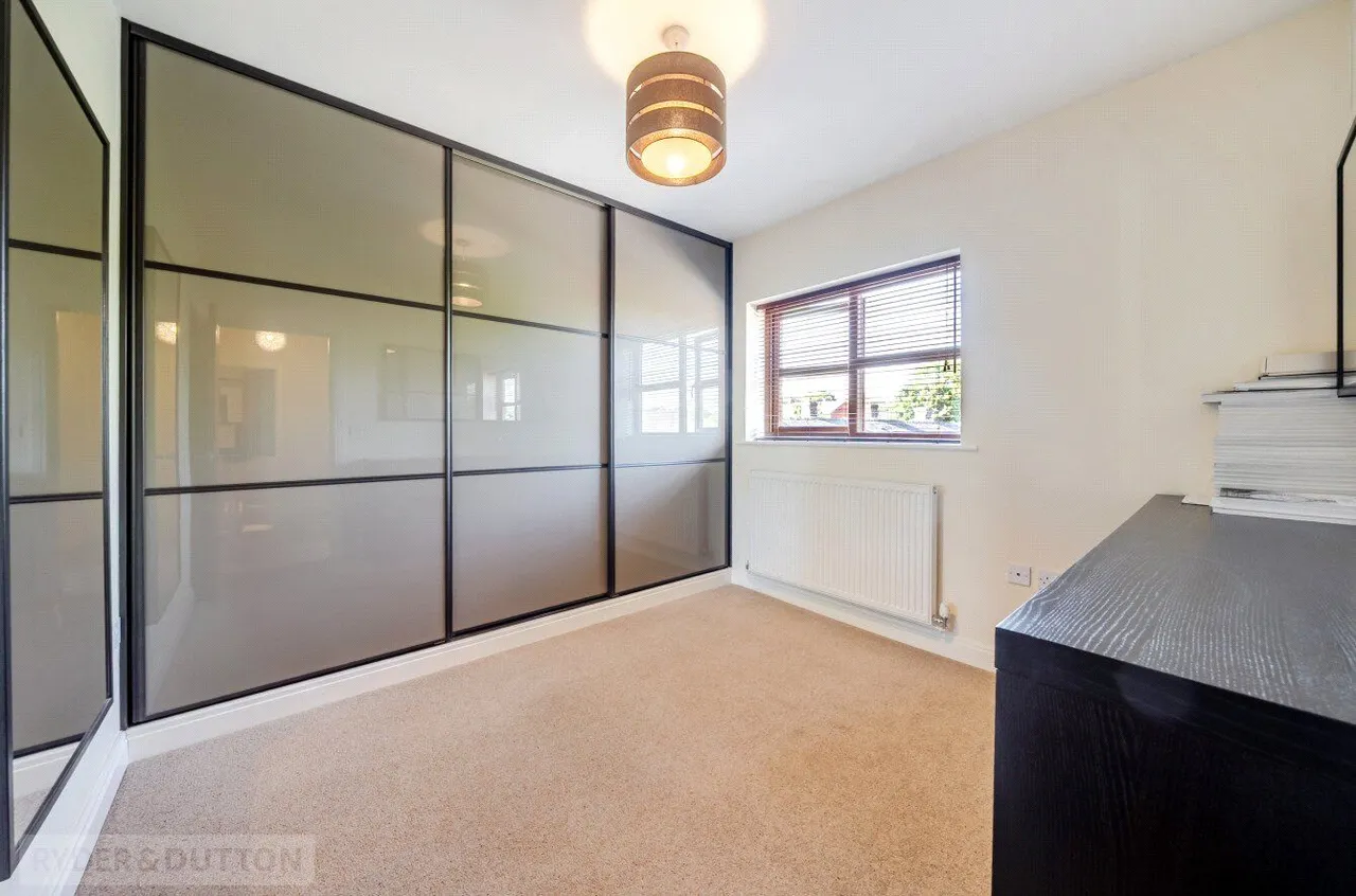 Low Crompton Road, Royton, OL2, photo 24