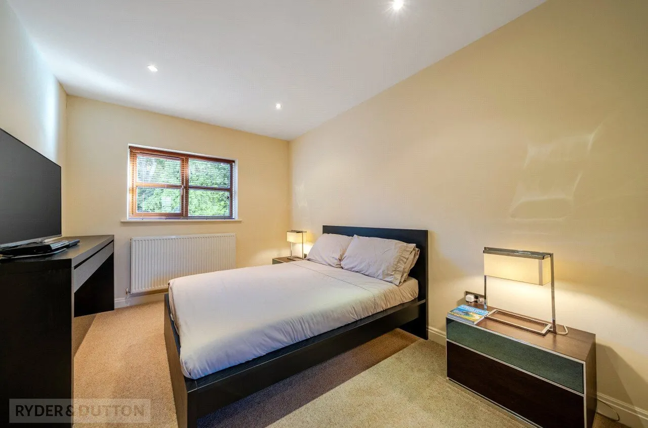 Low Crompton Road, Royton, OL2, photo 18