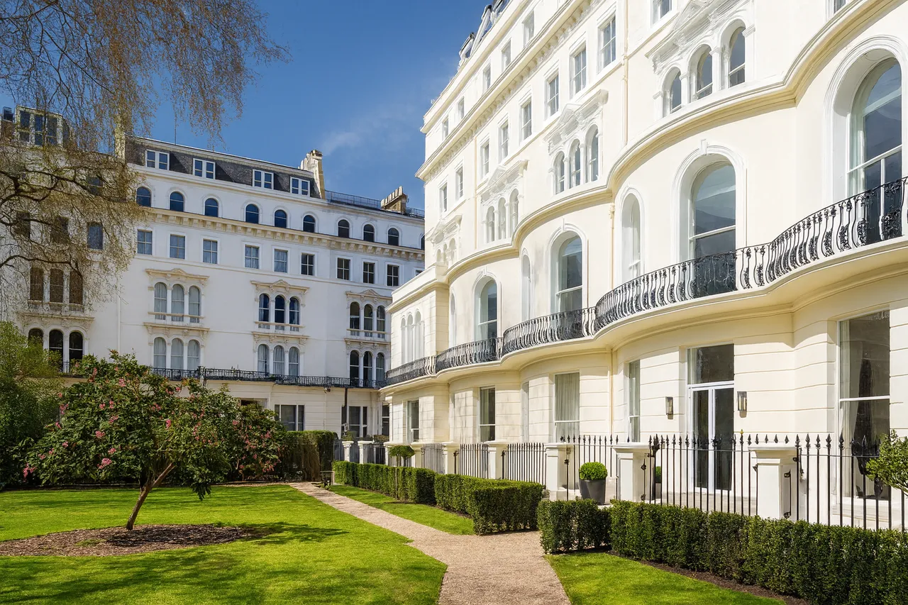 Kensington Gardens Square, London, W2, photo 9