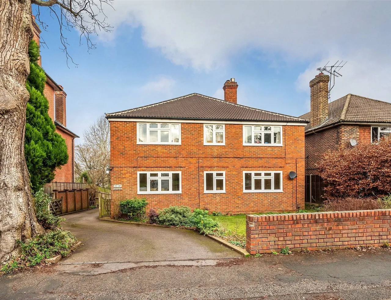 2 bed property for sale, St Pauls Road West, RH4