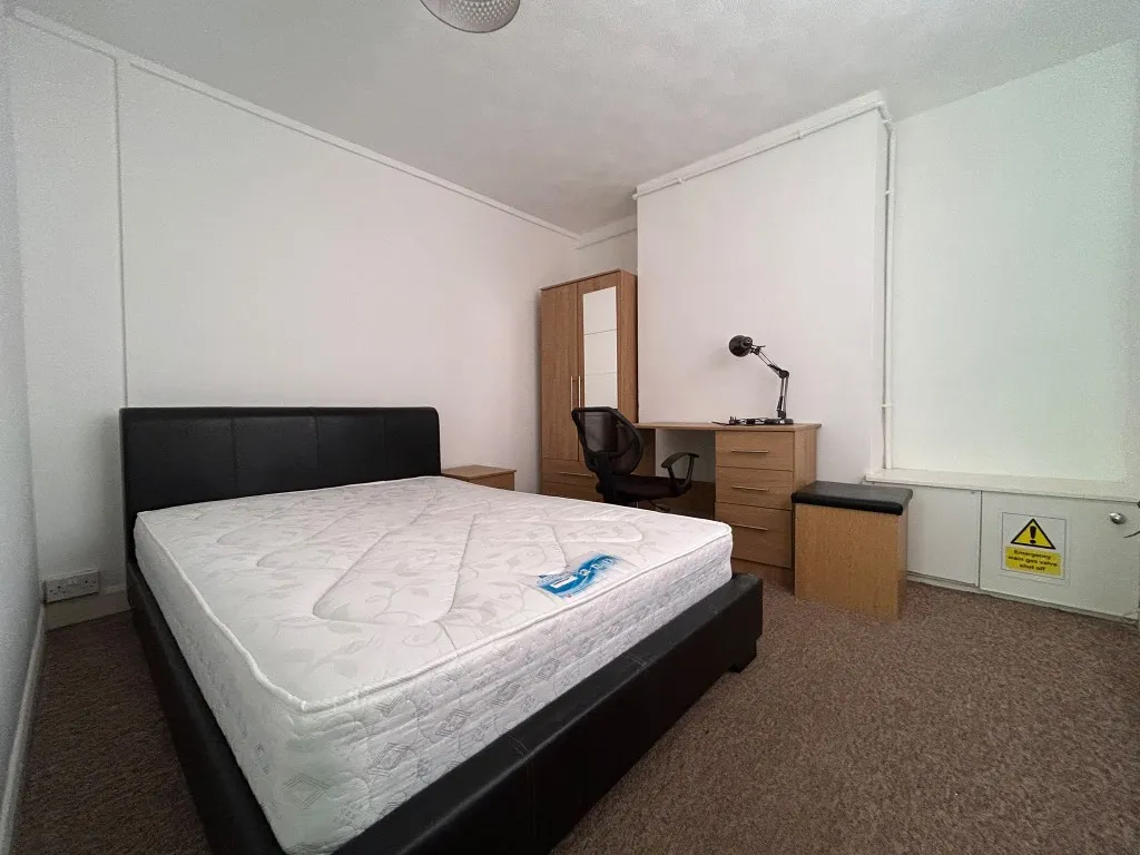 St. Georges Road, Newcastle-Under-Lyme, ST5, photo 11