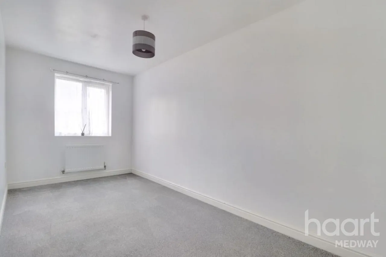 Brooks Place, Halling, ME2, photo 10