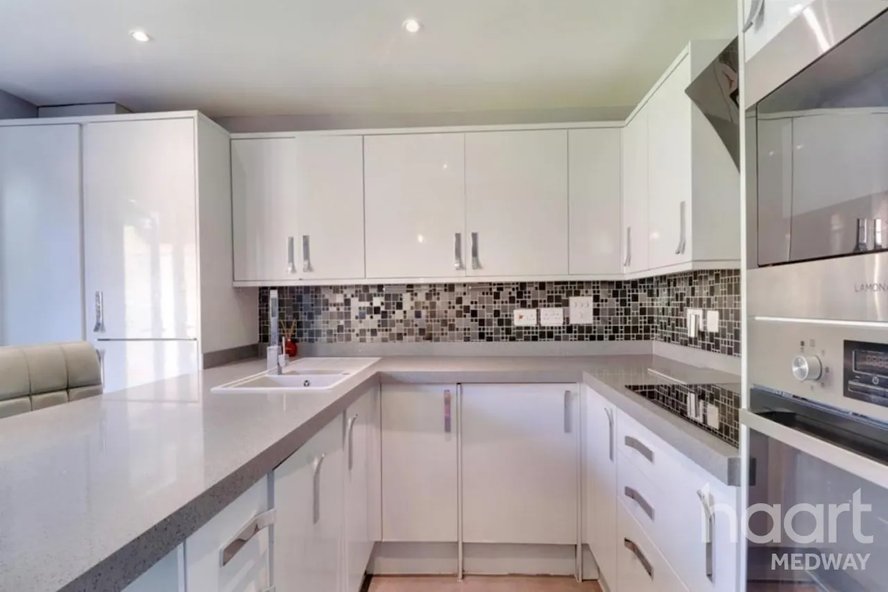 Brooks Place, Halling, ME2, photo 15
