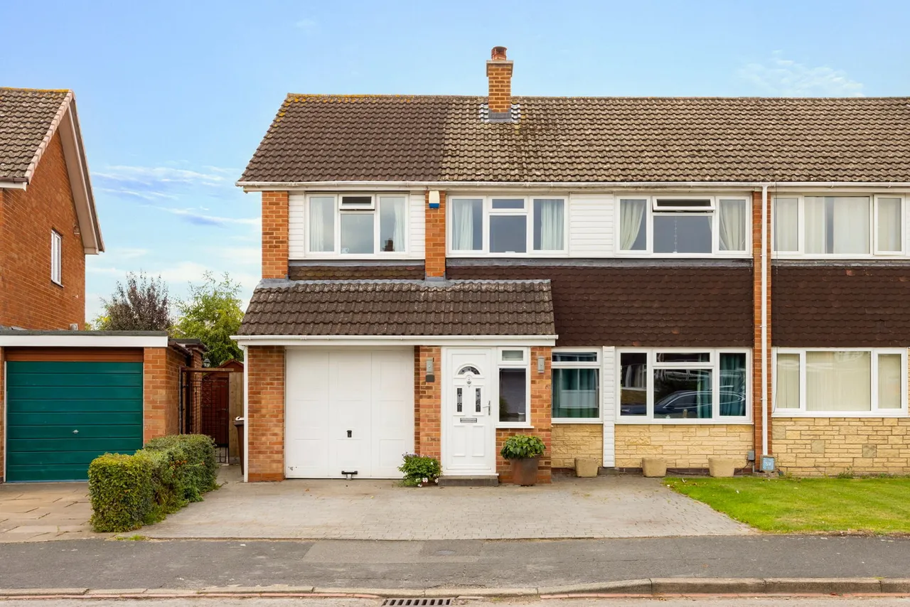 4 bed house for sale, Barton Way, Up Hatherley, GL51