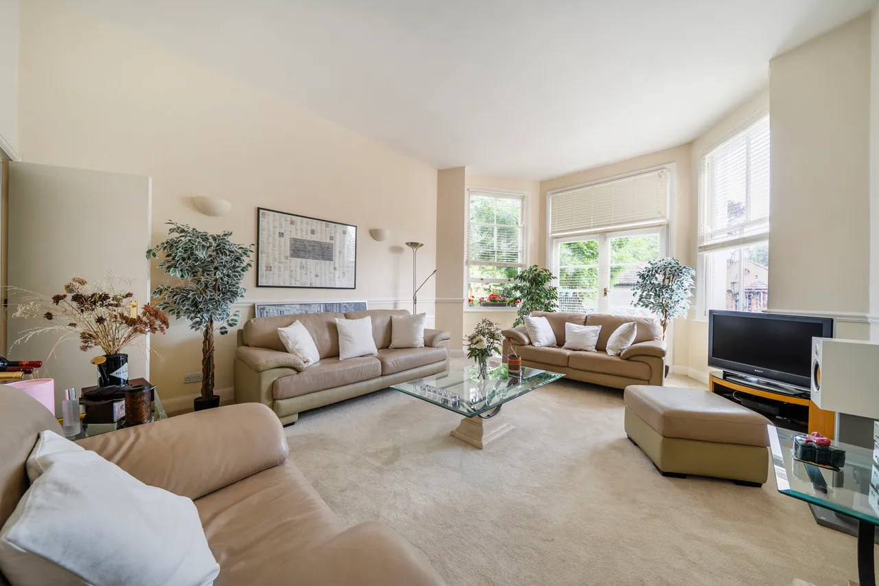 2 Thurlow Court, 122 Thurlow Park Road, London, photo 2