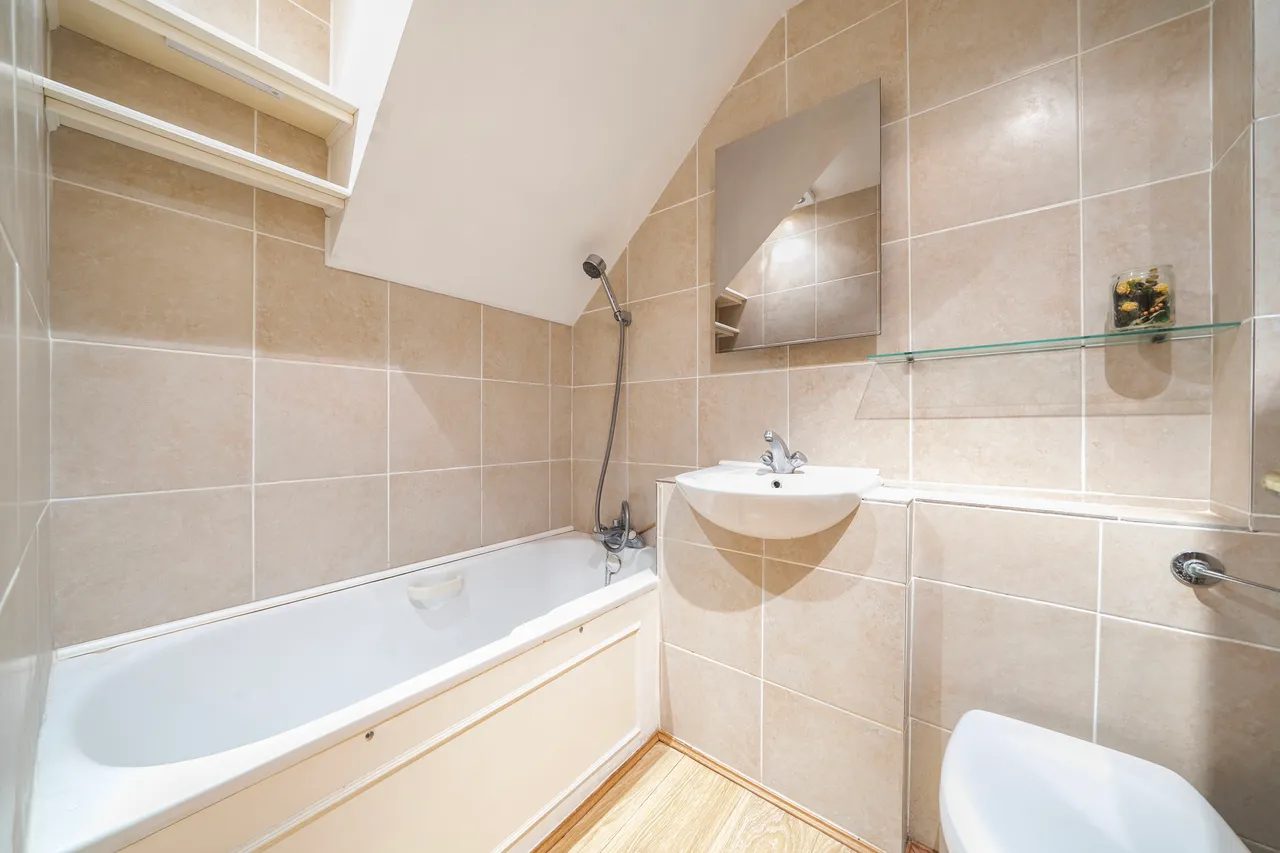 2 Thurlow Court, 122 Thurlow Park Road, London, photo 7