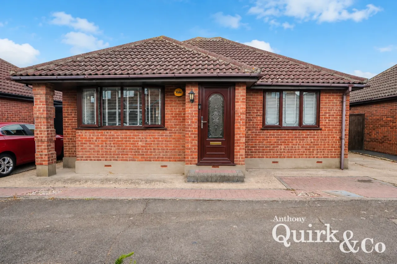 2 bed house for sale, Beecroft Crescent, Canvey Island, SS8