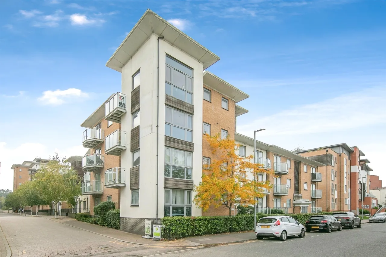 1 bed flat for sale, Hawkins Road, Colchester, CO2