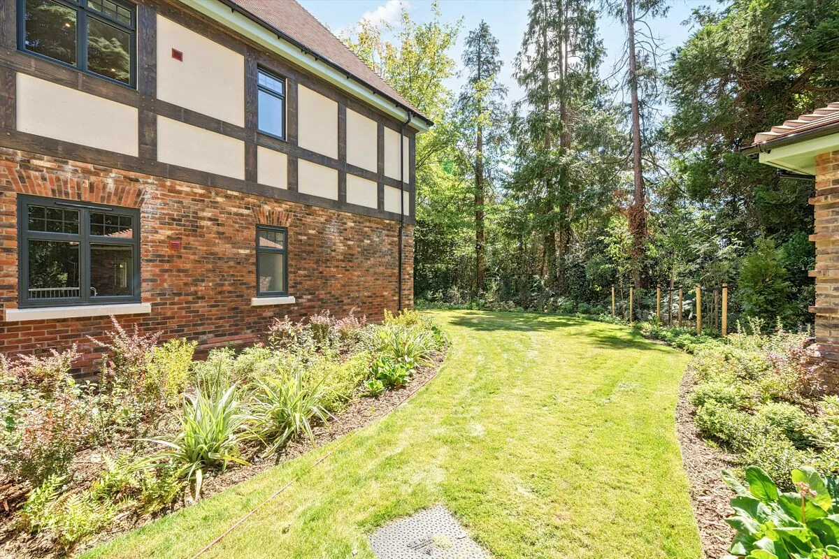 Holly Bank Road, Woking, GU22, photo 7