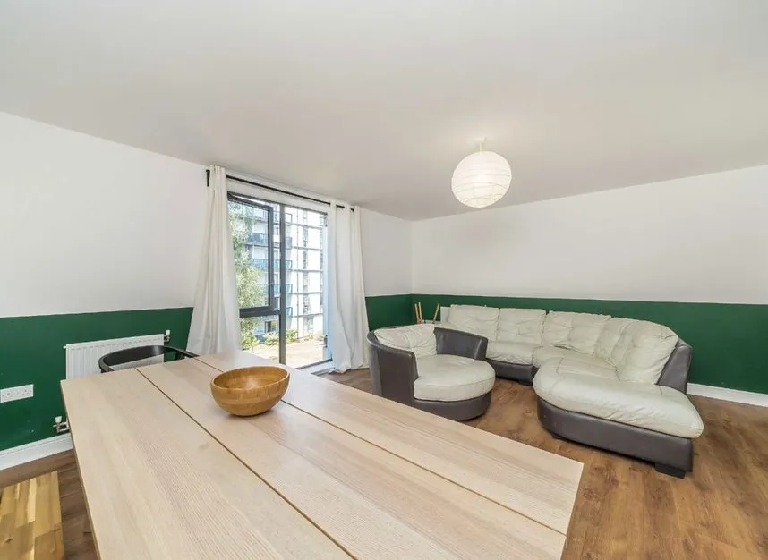 Salk Close, Colindale, NW9, photo 2