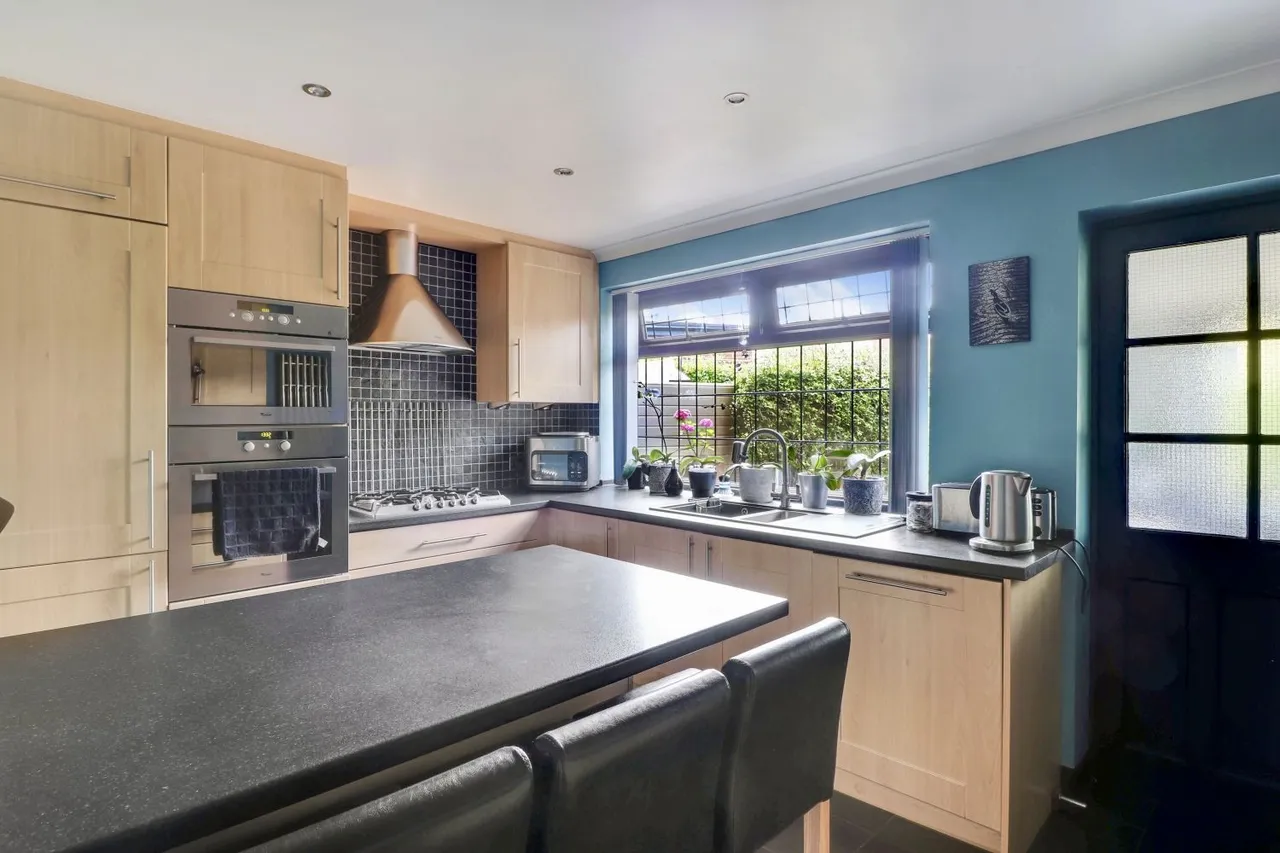 Pendas Way, Crossgates, LS15, photo 8