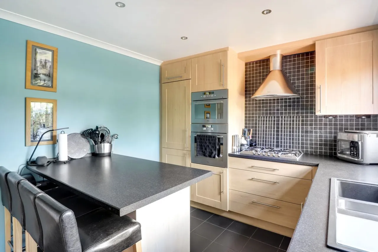 Pendas Way, Crossgates, LS15, photo 9