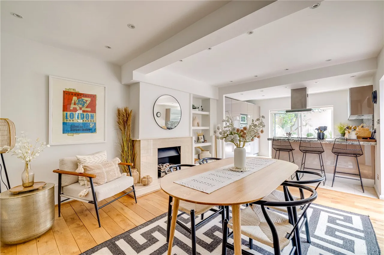 Bovingdon Road, London, SW6, photo 2