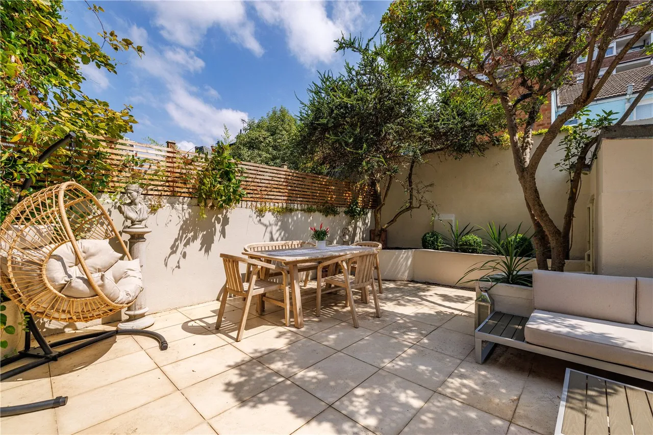 2 bed flat for sale — Bovingdon Road, London, SW6