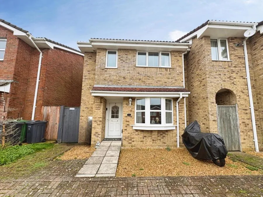 3 bed house for sale, The Meadow, East Cowes, PO32