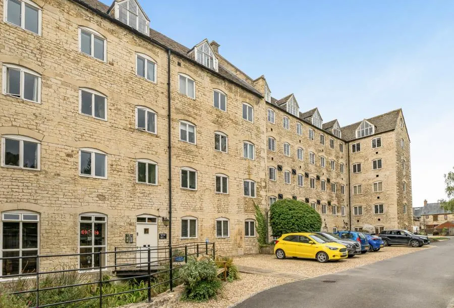 2 bed flat for sale, Dunkirk Mills, Inchbrook, GL5